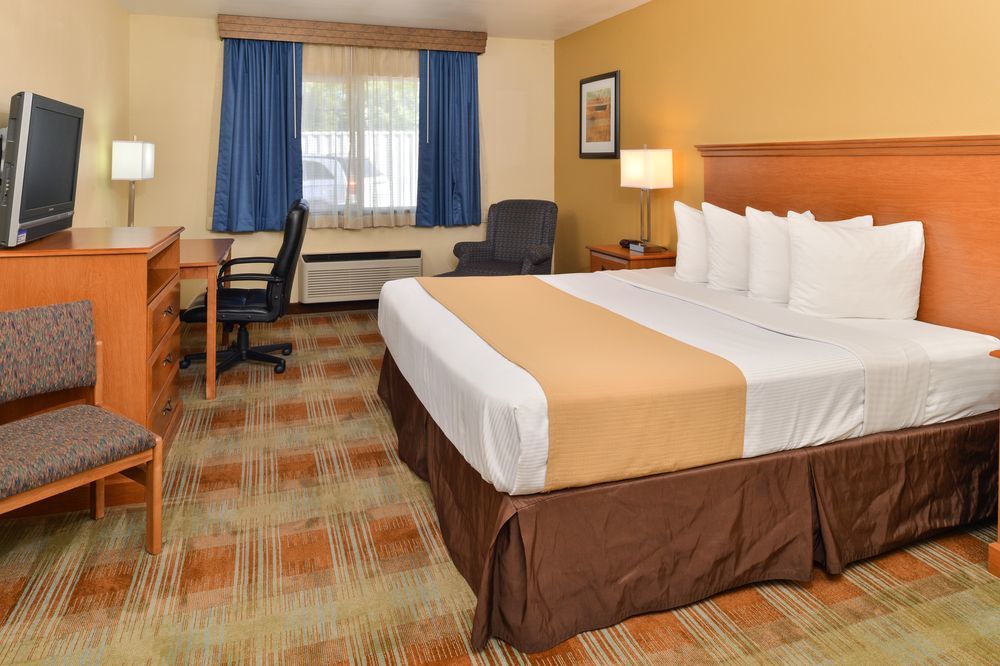 Western Kiva Hotel Fort Collins