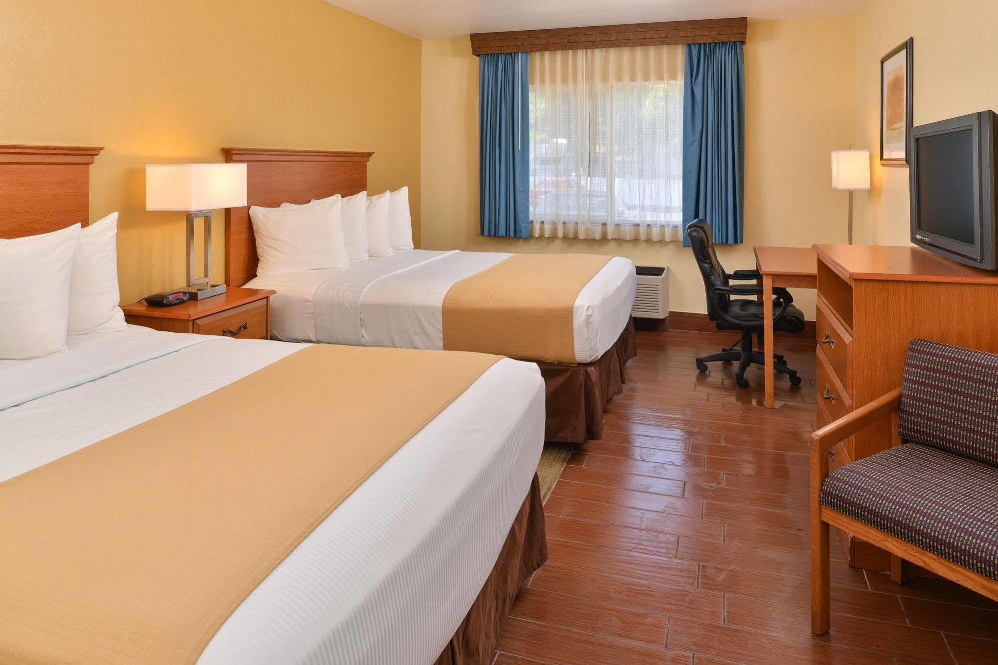 Western Kiva Hotel 3*