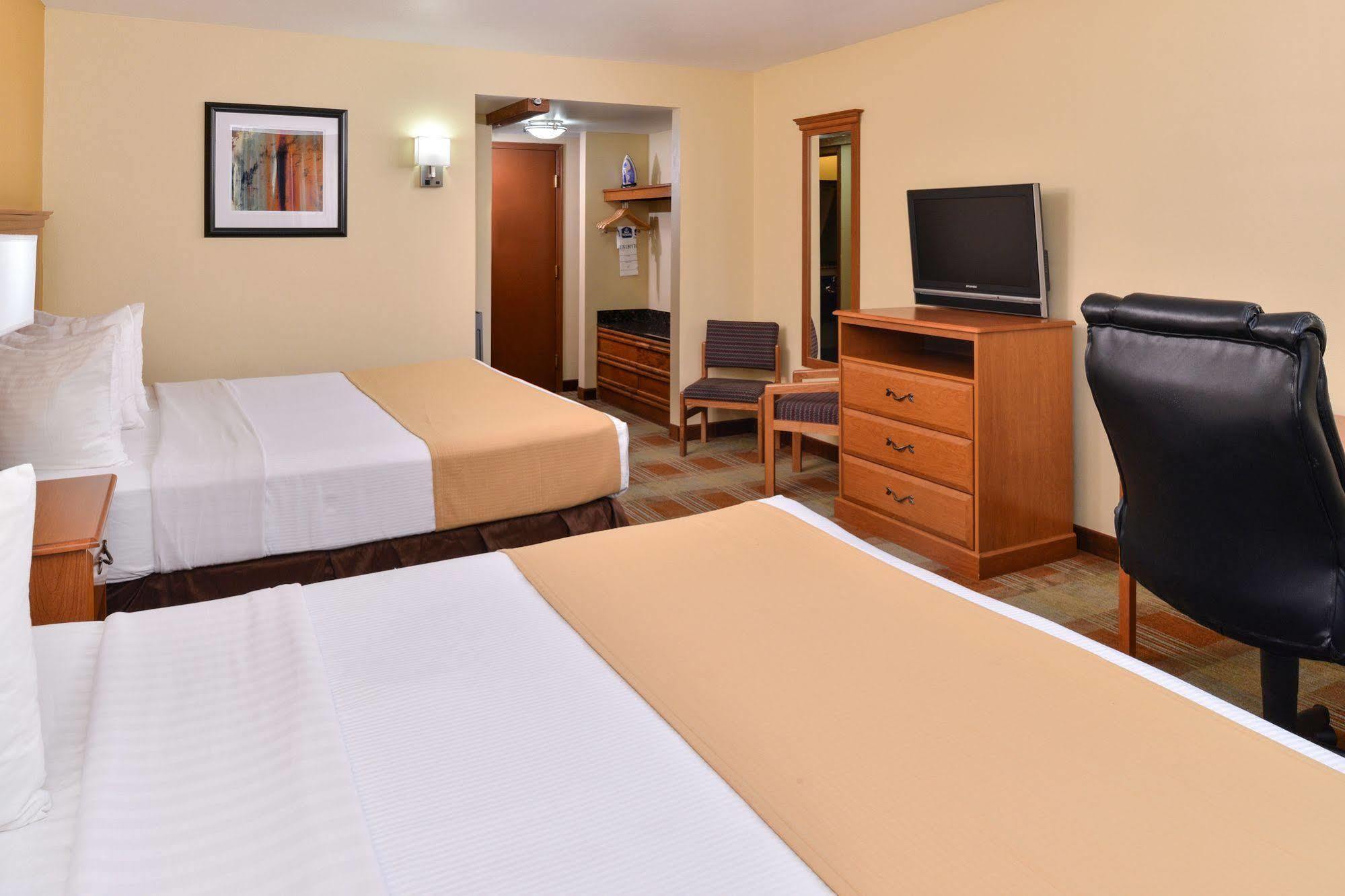 Western Kiva Hotel